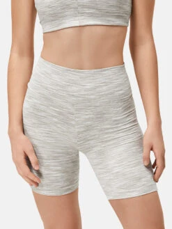 FreeForm 7" Short -Outdoor Voices Shop 1 hero Flow 722 Shorts Oatmeal 096