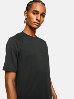 FastTrack Mesh Shortsleeve -Outdoor Voices Shop 1 hero M301347 SMS BLK Sweatee Mesh T Shirt Black 2358 V2