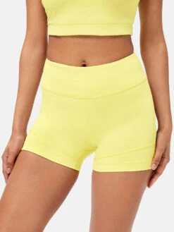 TechSweat™ 3.5" Short -Outdoor Voices Shop 1 hero W701492 TSW GKO MoveFree3.5Short Gecko 066