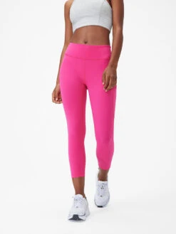 SuperForm™ Crop Legging 7 SuperForm™ Crop Legging -Outdoor Voices Shop 210625 OP OV W101521 BIT WCP Zoom 1 2 Legging Winecup 076 r8UUtgX