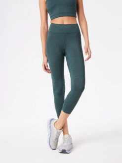 TechSweat™ Core 3/4 Legging 15 TechSweat™ Core 3/4 Legging -Outdoor Voices Shop Front02 W101407 TSW EGR Core 3 4 Legging Evergreen 076 91dOUiL