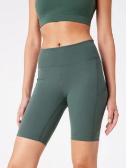 SuperForm™ 8" Short -Outdoor Voices Shop Front Detail W701654 BIT EGR Zoom 8in Short Evergreen 045 DaDWV94