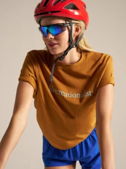 Recreationalist Graphic Shortsleeve -Outdoor Voices Shop M302151 CTJ TSY Recreationalist Graphic Shortsleeve Toasty Shot 21 OV CH 1526 EXP250119 wniCPA1 04a3ed41 8a9d 4fc2 8fcb ef5fc0a1ca8f