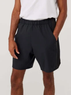 High Stride 7" Short With Pockets