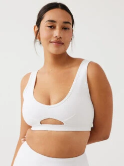 Peekaboo Bra -Outdoor Voices Shop W201872 TXC WHI Peekaboo Bra White 059 210ceabd f26c 45fa 9890 1a1eba8da5ea