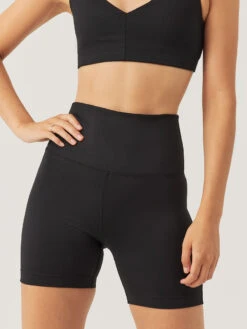 FreeForm 5" Short -Outdoor Voices Shop W701791 SDM BLK Flow 5in Short Black 055