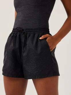 GeoShine 2.5" Short 9 GeoShine 2.5" Short -Outdoor Voices Shop W701800 MSJ BLK City Sport 2.5in Short Black 039